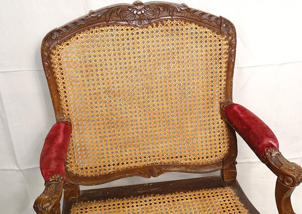 Poltrona Regency in canna di faggio intagliata con conchiglie fogliate XVIII secolo