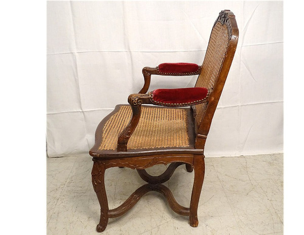 Poltrona Regency in canna di faggio intagliata con conchiglie fogliate XVIII secolo