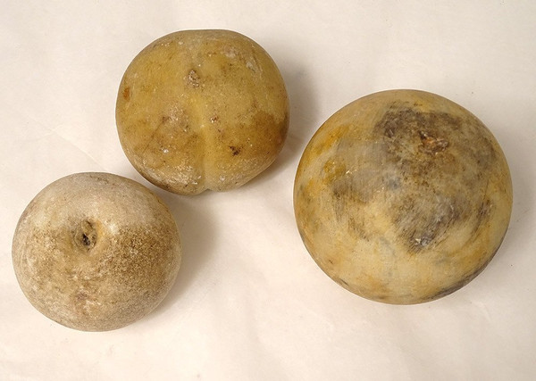 Set di 21 frutti in marmo policromo di Carrara Uve Pesche Ciliegie XIX secolo
