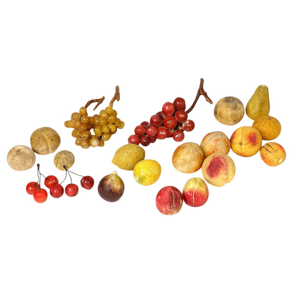 Set di 21 frutti in marmo policromo di Carrara Uve Pesche Ciliegie XIX secolo