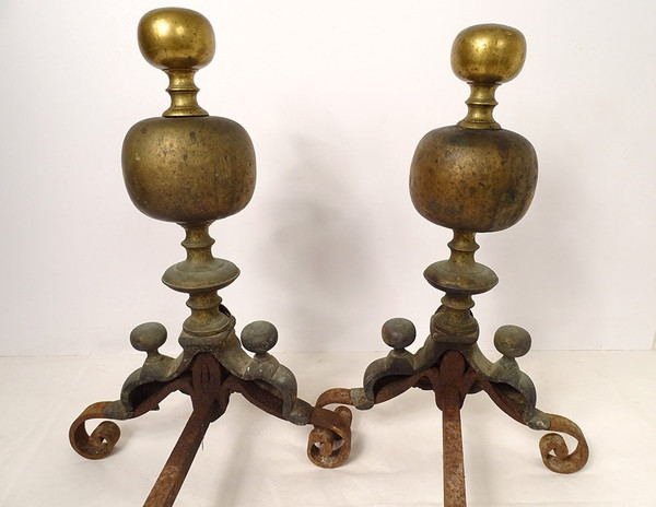 Paire Chenets Dits Aux Marmousets Laiton Bustes Femmes XVIIè