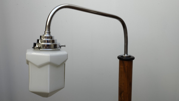 Bout de canapé-Liseuse moderniste époque art déco
