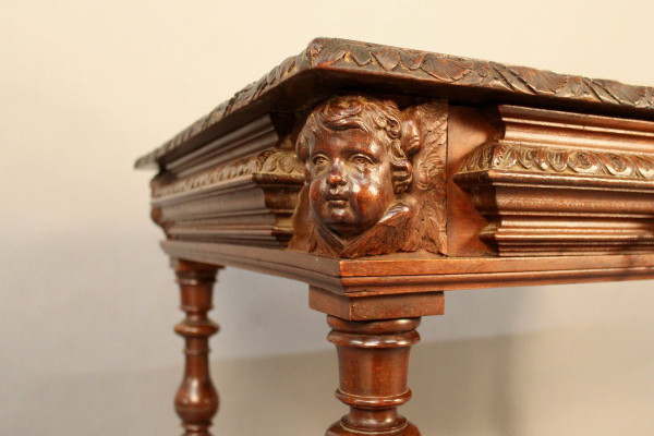 Table à écrire Style Louis XIII à Décor De Putti