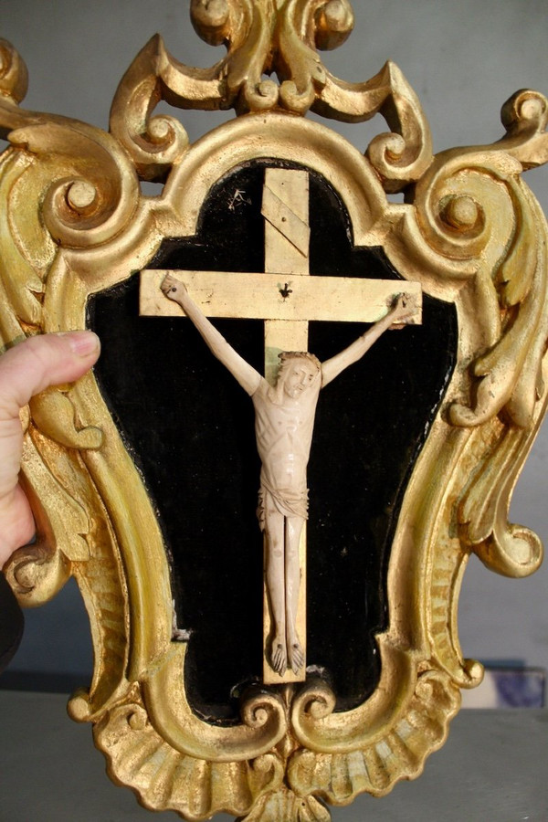 Ivory Christ In 19th Century Baroque Gilt Frame