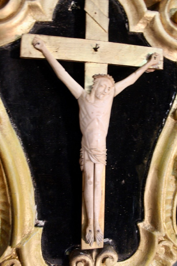 Ivory Christ In 19th Century Baroque Gilt Frame