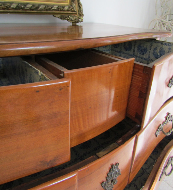 Commode galbée Louis XV