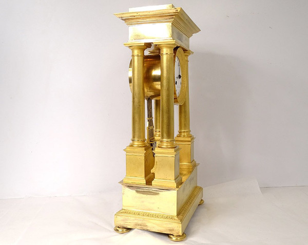 Säulen-Portikus-Pendeluhr Bronze vergoldet Flocard Paris Empire Clock XIX.