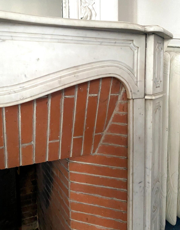 Modello Pompadour in stile Luigi XV, mantello in marmo bianco di Carrara del XX secolo