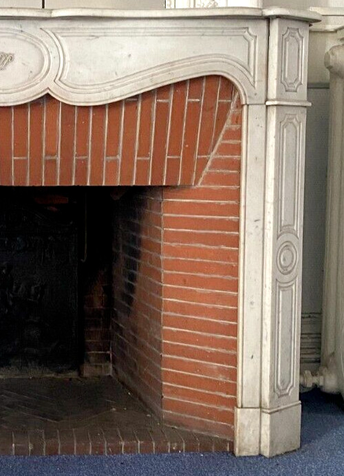 Modello Pompadour in stile Luigi XV, mantello in marmo bianco di Carrara del XX secolo
