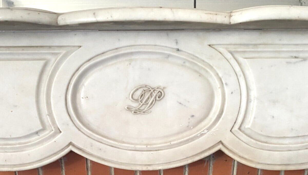Modello Pompadour in stile Luigi XV, mantello in marmo bianco di Carrara del XX secolo