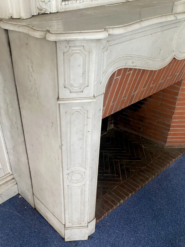 Modello Pompadour in stile Luigi XV, mantello in marmo bianco di Carrara del XX secolo