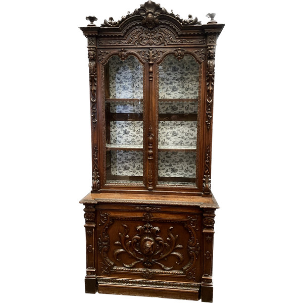 Vitrine en deux corps de style Renaissance en noyer massif Napoléon III