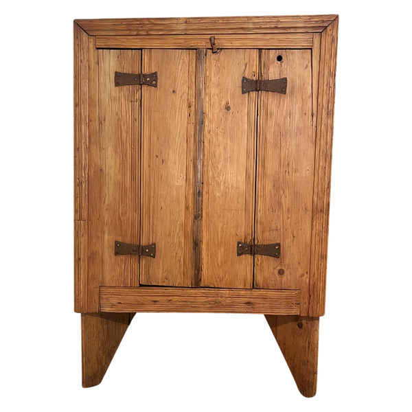 1700s corner unit