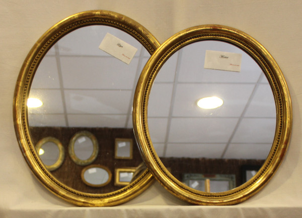 Specchio ovale con modanatura a perline a mezza giuntura, foglia d'oro 43 X 51 cm