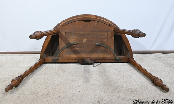 Tavolo a mezzaluna in noce, stile Luigi XVI - Fine XIX secolo