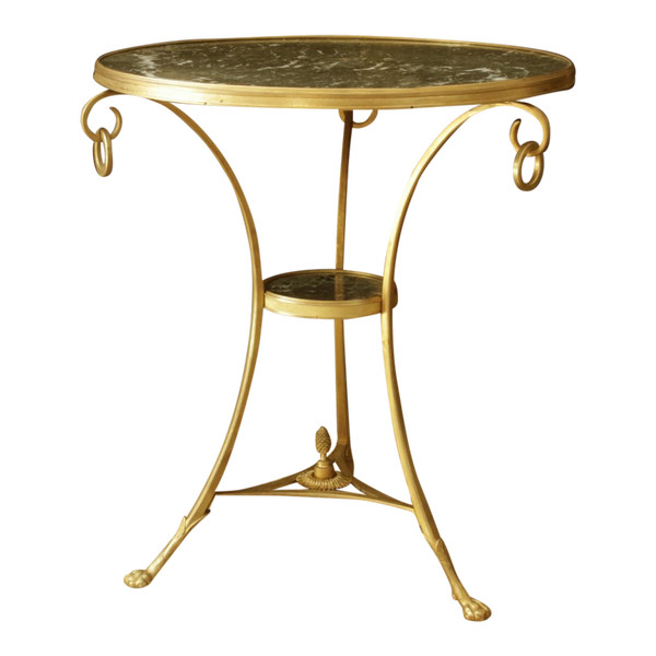 Guéridon tripode en bronze ciselé et doré, travail néoclassique du XXème siècle.