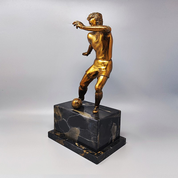 1930 Wunderschöner Art-Deco-Fußball - Bronzeskulptur eines Fußballspielers. Hergestellt in Italien