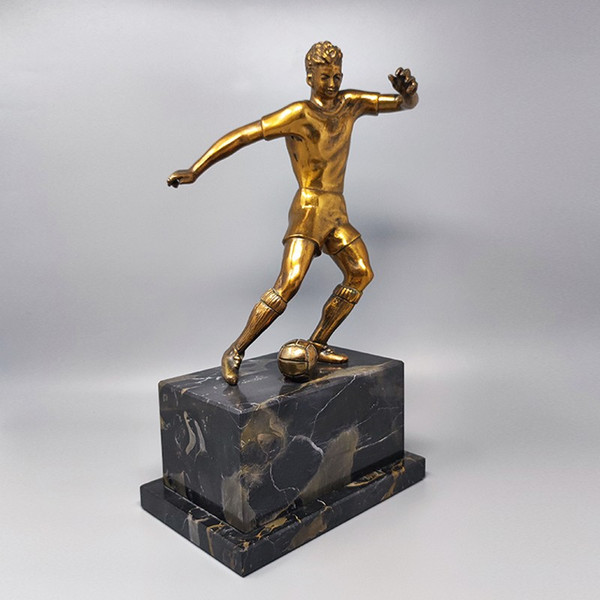 1930 Wunderschöner Art-Deco-Fußball - Bronzeskulptur eines Fußballspielers. Hergestellt in Italien
