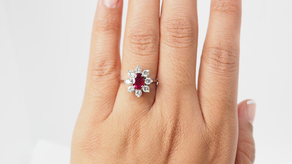 Surrounding ring in white gold, oval ruby and diamonds