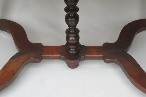 Louis XIII writing table in natural wood.