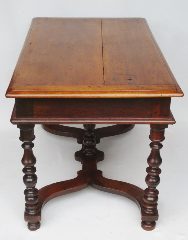 Louis XIII writing table in natural wood.
