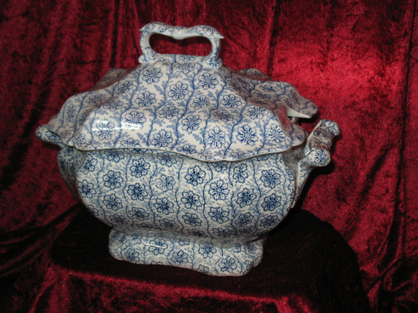 Zuppiera in fine terracotta di Bordeaux, decoro ad arazzo, Jules Vieillard del XIX secolo