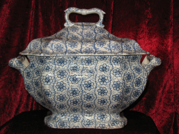 Zuppiera in fine terracotta di Bordeaux, decoro ad arazzo, Jules Vieillard del XIX secolo