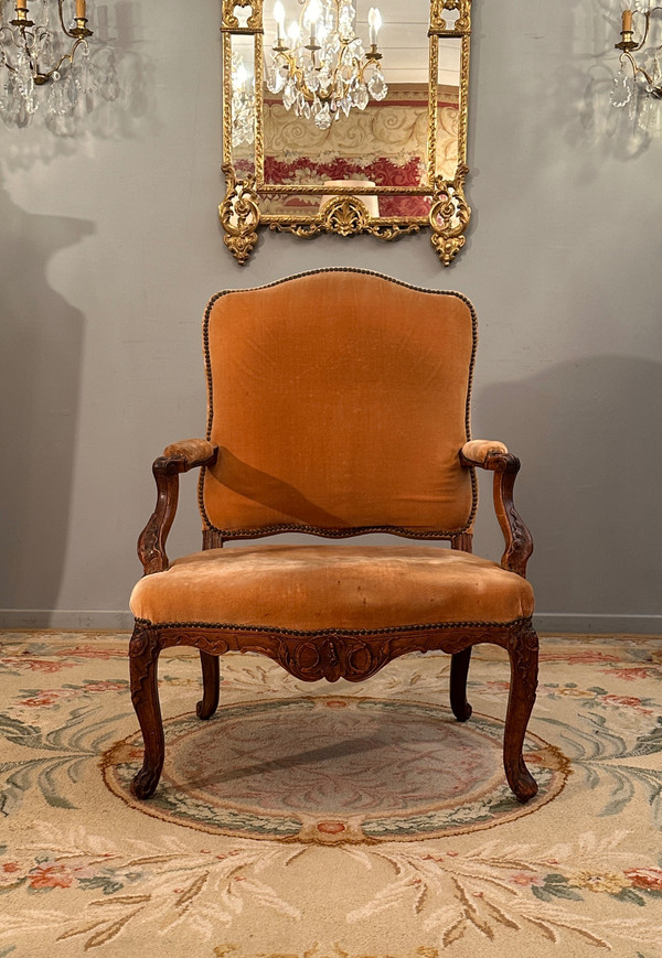 Poltrona in noce del periodo Regency, 1720 circa