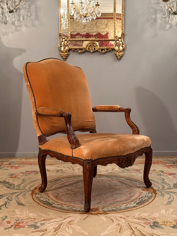 Poltrona in noce del periodo Regency, 1720 circa