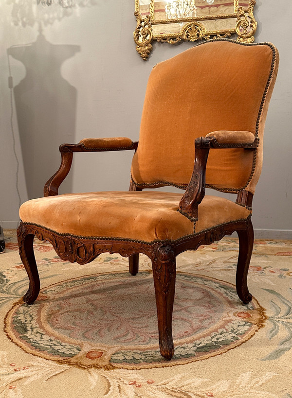 Poltrona in noce del periodo Regency, 1720 circa