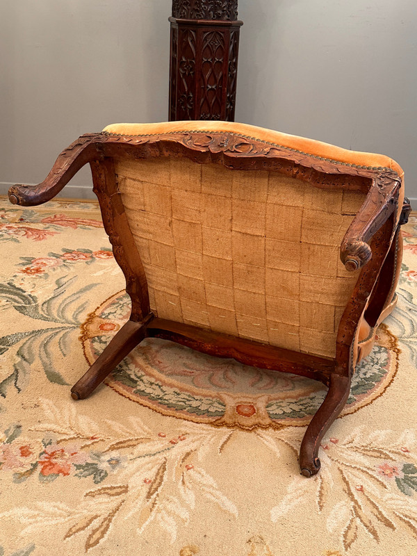 Poltrona in noce del periodo Regency, 1720 circa