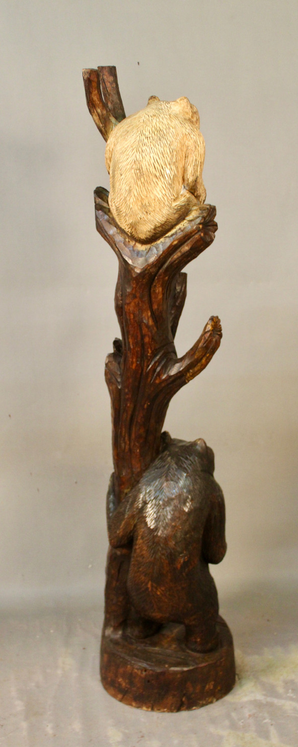Scultura in legno di 2 orsi su un tronco in stile Brienz
