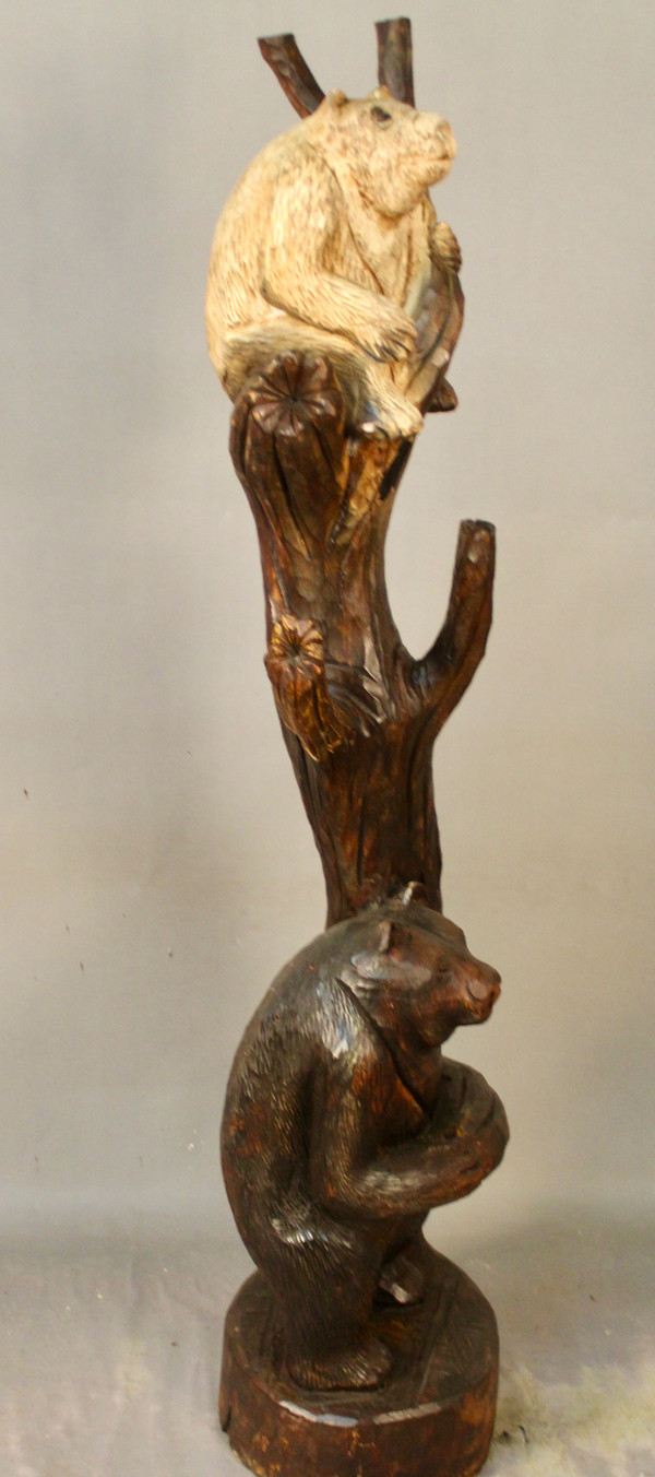 Scultura in legno di 2 orsi su un tronco in stile Brienz