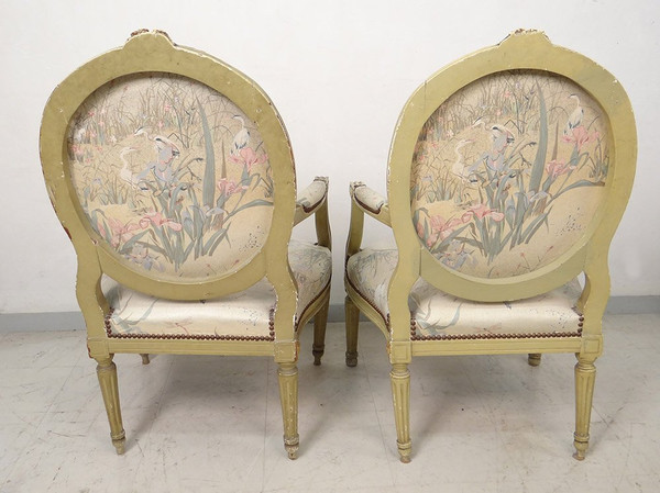Paire Fauteuils Louis XVI à La Reine Dossier Médaillon Bois Laqué XVIIIème