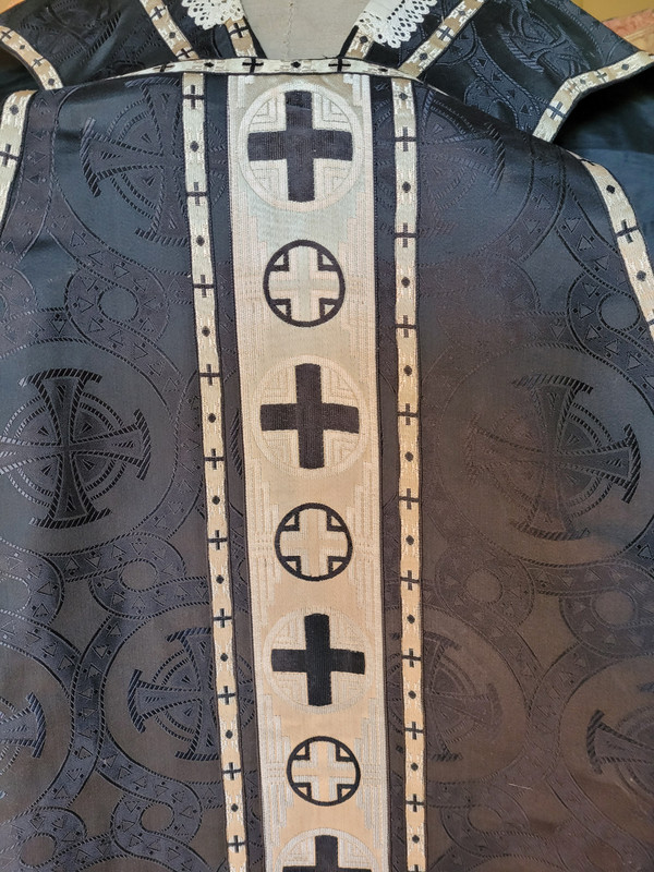 Chasuble de damas noir époque vers 1900