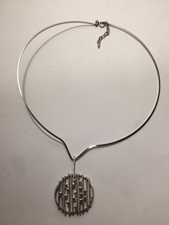 Collier torque Moderniste en Argent. Années 70