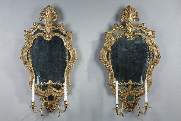 Paire de miroirs en bois doré de style vénitien A DEUX BRAS DE Lumières, XIXe siècle