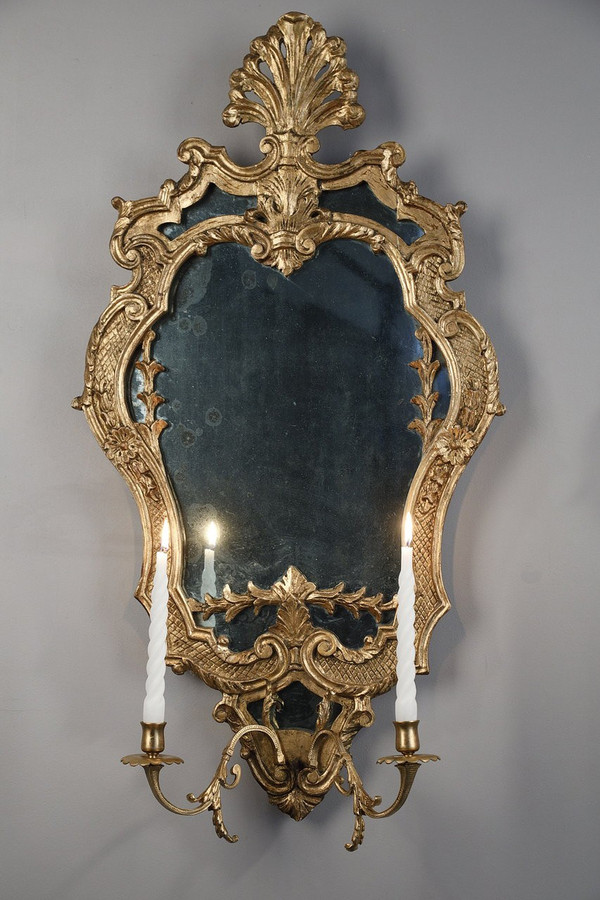Paire de miroirs en bois doré de style vénitien A DEUX BRAS DE Lumières, XIXe siècle