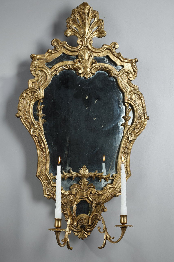 Paire de miroirs en bois doré de style vénitien A DEUX BRAS DE Lumières, XIXe siècle