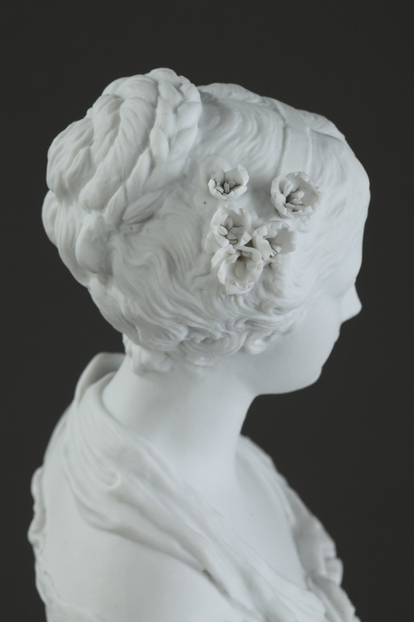 Statuetta in biscotto "Giovane ragazza con la brocca rotta", XIX secolo