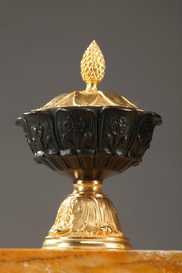 Antico scrittoio in bronzo e marmo di Siena, epoca '800
