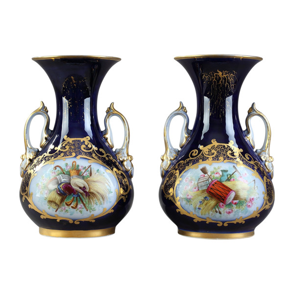 Coppia di vasi in porcellana Valentine, XIX secolo