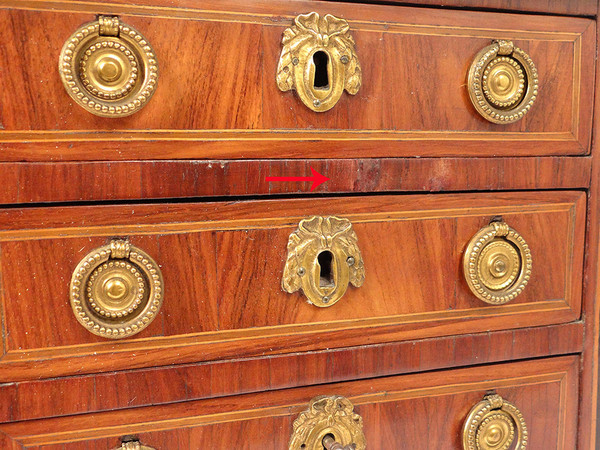 Piccolo cassettone Luigi XVI in legno di palissandro satinato e marmo XVIII secolo