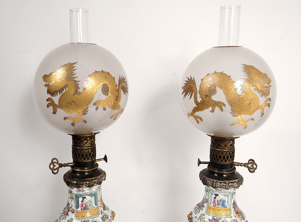 Paire Lampes Pétrole Porcelaine Canton Boule Cristal Saint-Louis Bronze 19è