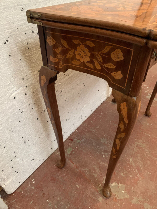 Tavolo da gioco in stile Luigi XV con intarsio olandese, console del XIX secolo