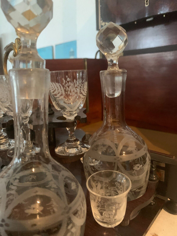 Cantina completa di liquori Boulle Scatola Napoleone III Scatola intarsiata XIX Secolo