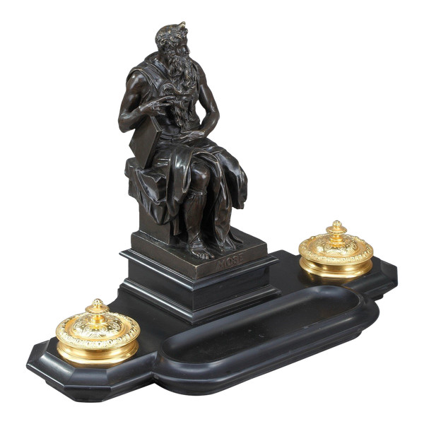 Tintenfass aus Marmor und Bronze, das „Moses“ von Michelangelo darstellt