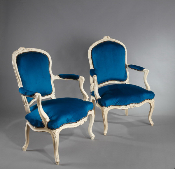 Vier entenblaue Samtsessel aus der Zeit Louis XV