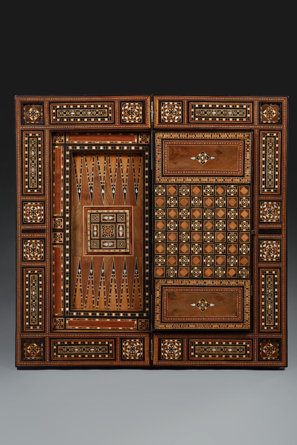 Table de jeu à décor de marqueterie et incrustations, Syrie,  XIXe siècle