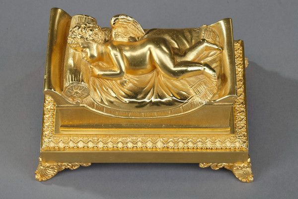 Bronzefarbenes Tintenfass eines schlafenden Putten